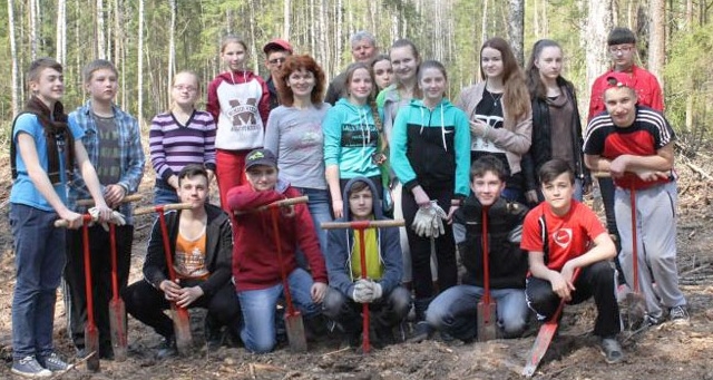 Лучшие среди школ всего мира: ученики из Волковысского района посадили больше всех деревьев