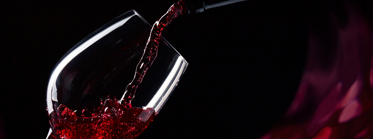 Медики назвали пять полезных свойств красного вина