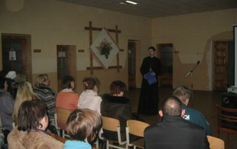 Священник принял участие в родительских собраниях Волковысских школ
