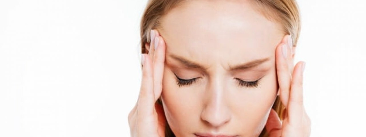 Заболела голова – просто поешь: 5 причин обратиться к врачу при мигрени