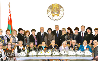 Накануне 8 Марта в облисполкоме чествовали лучших женщин Гродненщины (ВИДЕО)