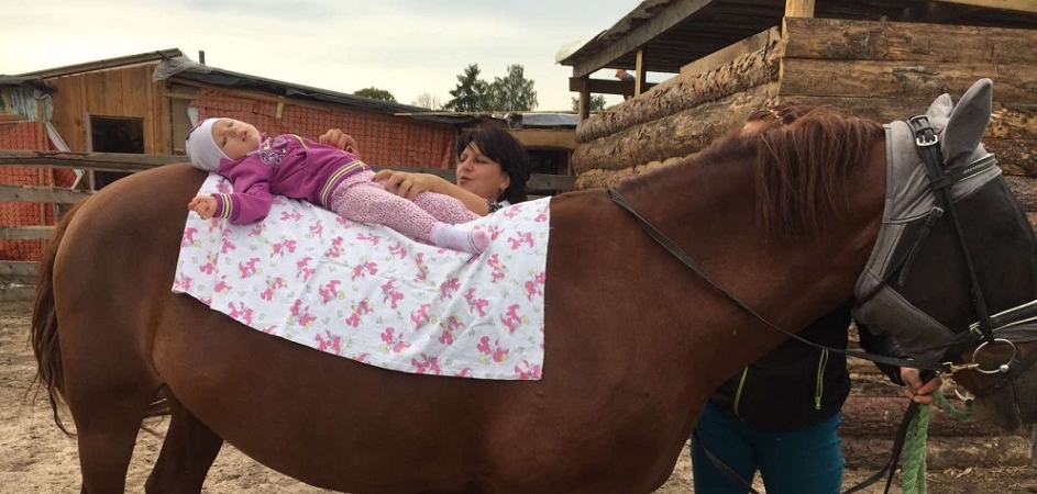 Боец Эми ждет возвращения на иппотерапию. Истории детей, которым помогает лечение лошадьми
