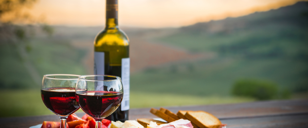 Напиток не влияет на кислотность желудка: Врачи рассказали о пользе сухого вина для здоровья
