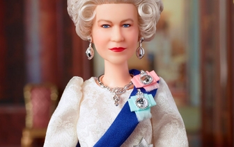 Королева Елизавета стала куклой Барби