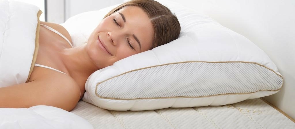 Не подушка, а подружка: Правильная подкладка под голову поможет проснутся бодрым — сомнолог