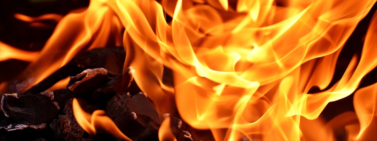 Печь-буржуйка стала причиной пожара в жилом доме
