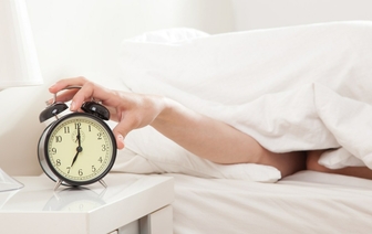 Как научиться засыпать и вставать раньше