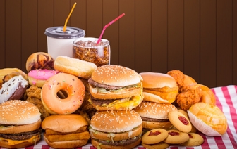 Не могу отказать себе в еде: почему вкусная и калорийная пища вызывает зависимость