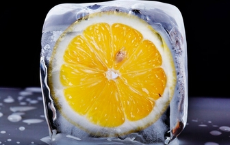 Замороженный лимон – старость пошла вон: Раскрыт рецепт молодости кожи после 30 лет