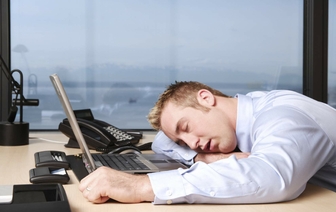 Усталость наступает чаще от монотонности, чем от загруженности на работе - эксперт